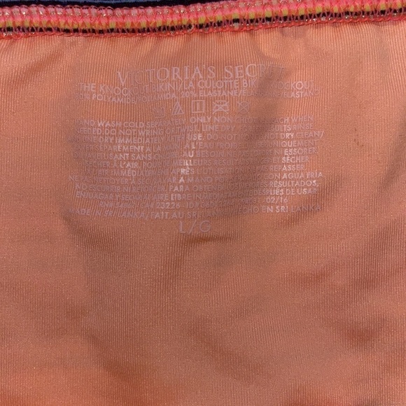 VS Large bottom 34D top - Picture 3 of 6